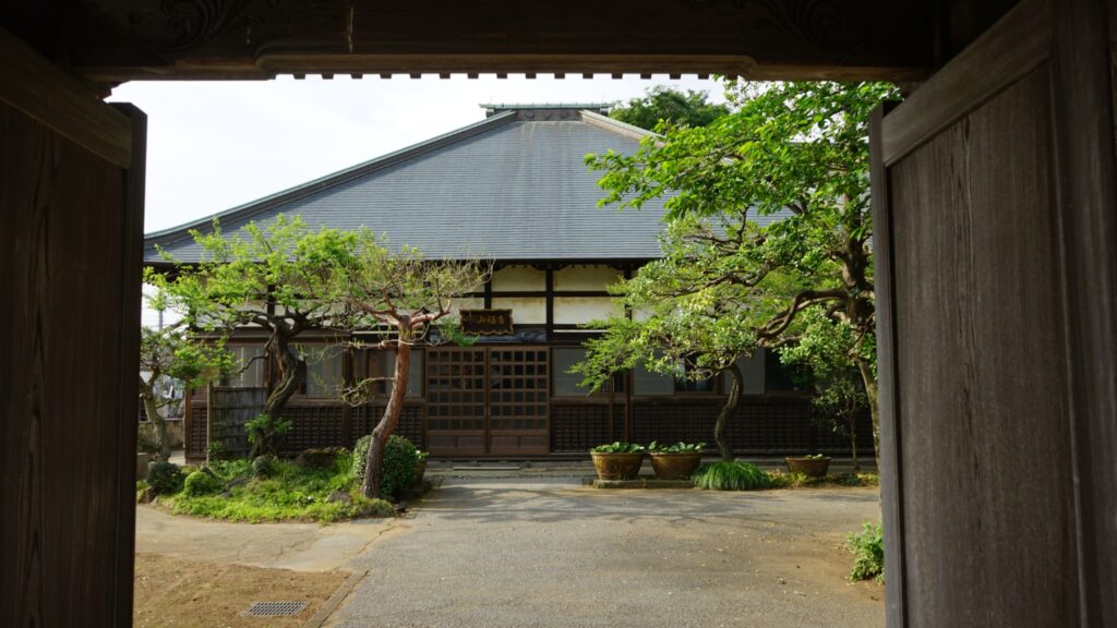 お寺 門